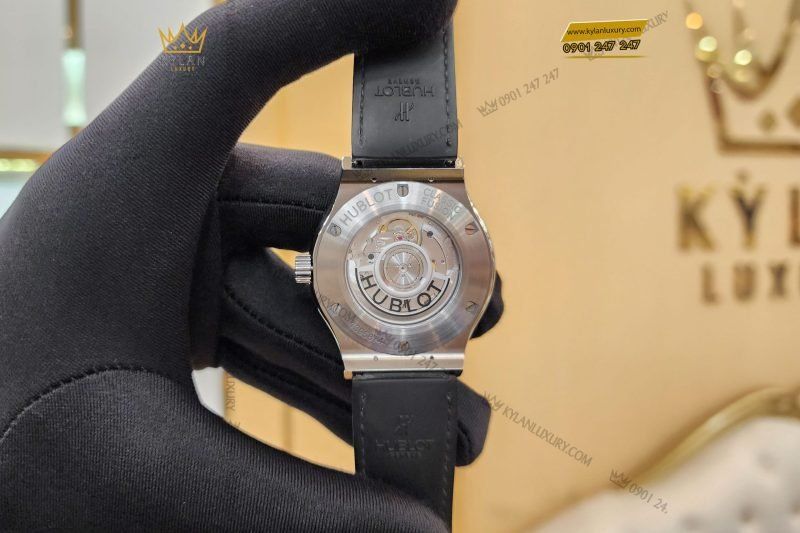 Kỳ Lân Luxury dong ho hublot classic fusion titanium diamonds 42mm 542 nx 1171 lr 8 scaled 1 Đồng Hồ Hublot Classic Fusion Titanium Diamonds 42mm