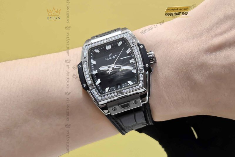 Kỳ Lân Luxury dong ho hublot spirit of big bang titanium diamonds 39mm 12 scaled 1 Đồng hồ Hublot Spirit Of Big Bang Titanium Diamonds 39mm