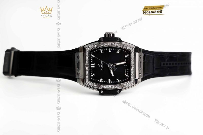 Kỳ Lân Luxury dong ho hublot spirit of big bang titanium diamonds 39mm 13 1 scaled 1 Đồng hồ Hublot Spirit Of Big Bang Titanium Diamonds 39mm