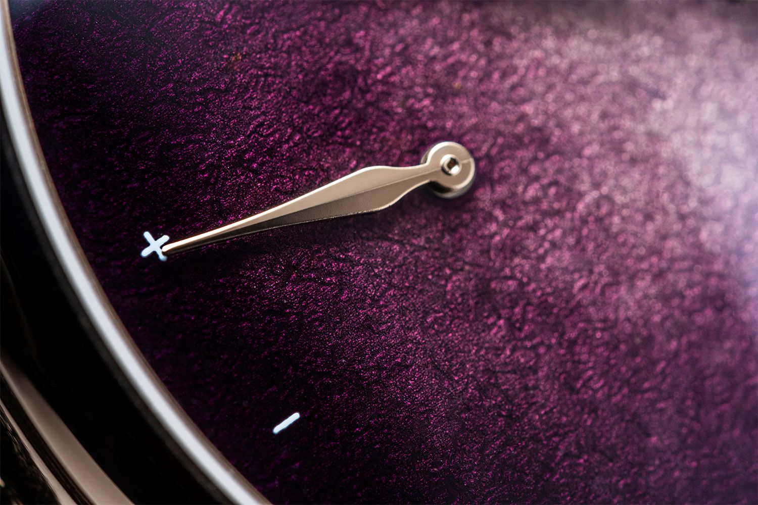 Đồng hồ H. Moser & Cie. Pioneer Perpetual Calendar Concept MD Purple Enamel Sincere Platinum Jubilee Edition