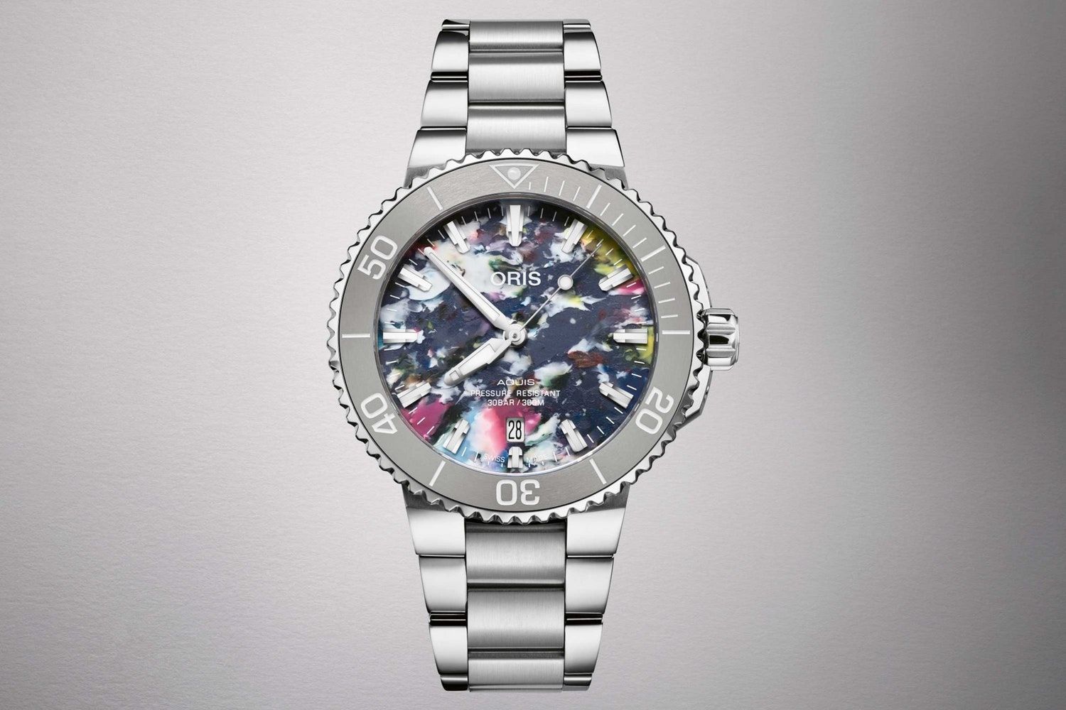 Kỳ Lân Luxury dong ho oris aquis date upcycle duoc lam tu nhua pet tai che 1 Đồng hồ Oris Aquis Date Upcycle được làm từ nhựa PET tái chế