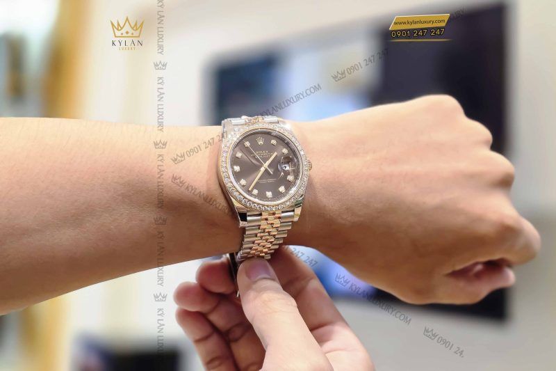 Kỳ Lân Luxury dong ho rolex datejust 41 126331 mat chocolate vanh bezel custom kim cuong 10 1 scaled 1 Đồng hồ Rolex Datejust 41 126331 mặt Chocolate vành bezel custom kim cương