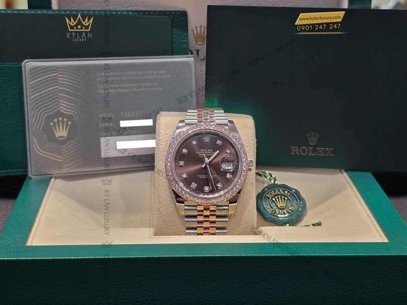 Kỳ Lân Luxury dong ho rolex datejust 41 126331 mat chocolate vanh bezel custom kim cuong 2 scaled 1 Đồng hồ Rolex Datejust 41 126331 mặt Chocolate vành bezel custom kim cương