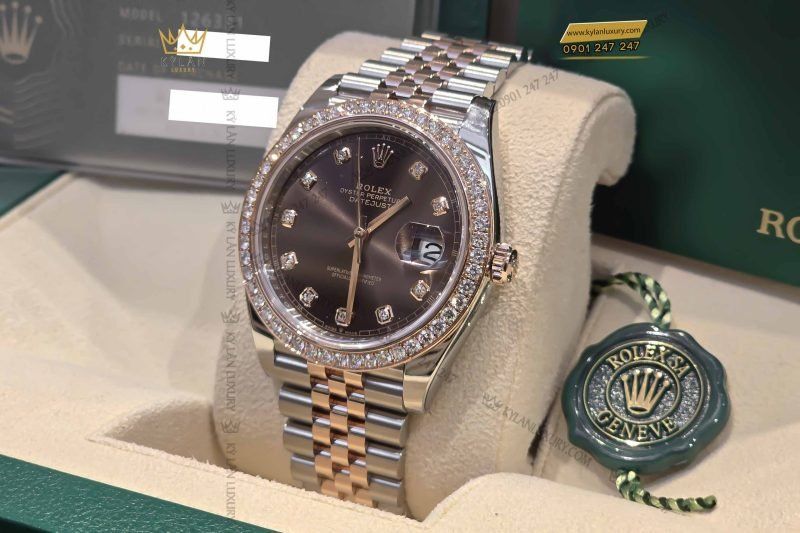 Kỳ Lân Luxury dong ho rolex datejust 41 126331 mat chocolate vanh bezel custom kim cuong 4 scaled 1 Đồng hồ Rolex Datejust 41 126331 mặt Chocolate vành bezel custom kim cương