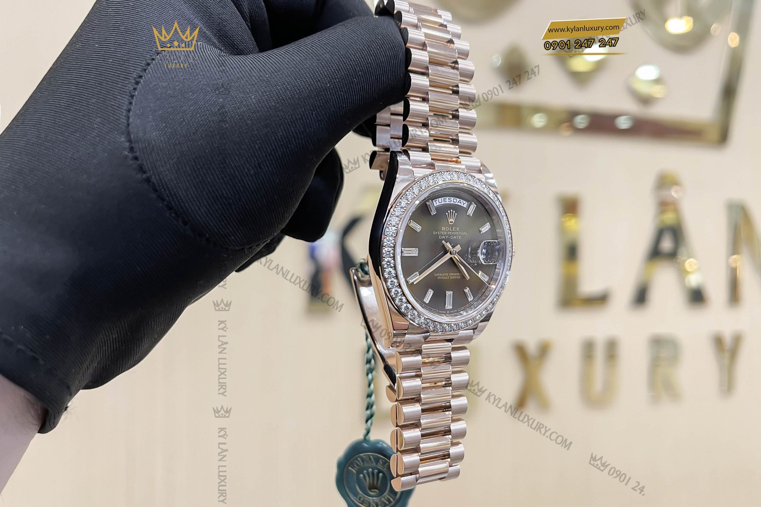 Kỳ Lân Luxury dong ho rolex day date 40 228345rbr 0006 mat so chocolate coc so kim cuong 2 scaled Đồng Hồ Rolex Day-Date 40 228345RBR-0006 Mặt Số Chocolate Cọc Số Kim Cương