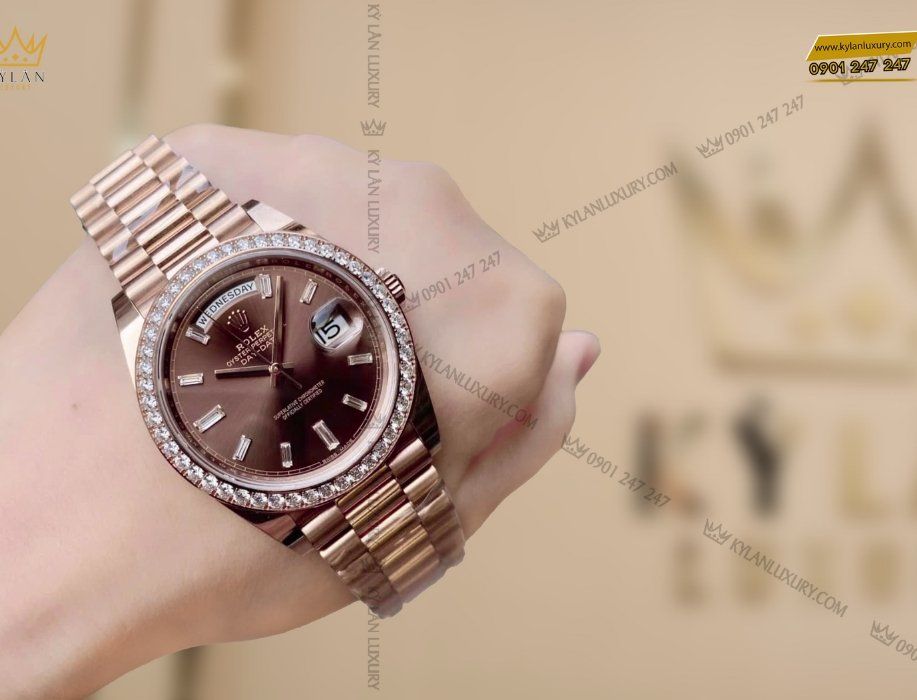 Đồng hồ nữ Rolex Lady-Datejust m279135rbr-000 với kích thước nhỏ hơn, hoàn toàn phù hợp với cổ tay mảnh mai, thon gọn của các quý cô