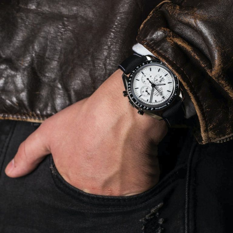 Kỳ Lân Luxury dong ho speedmaster apollo 13 silver snoopy 2 jpeg Đồng hồ Speedmaster Apollo 13 Silver Snoopy