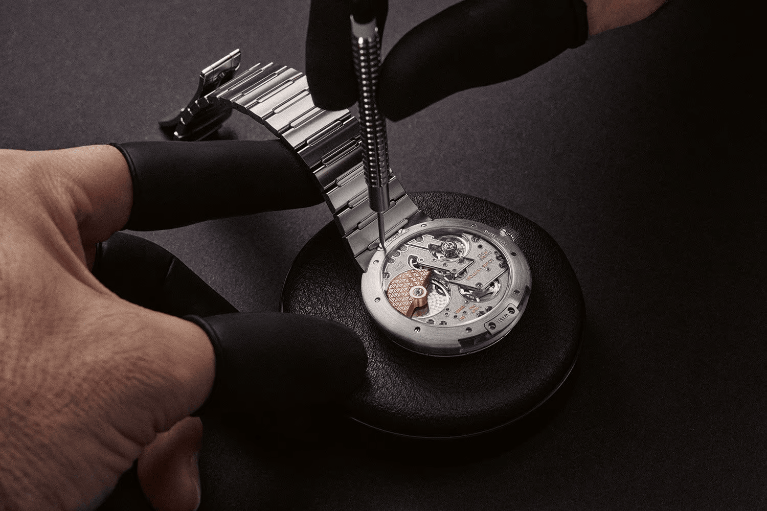 Đồng hồ Tambour Louis Vuitton mới