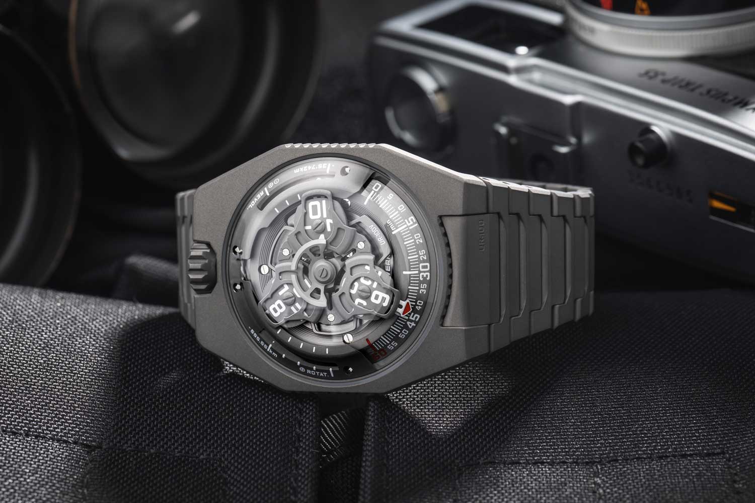 Kỳ Lân Luxury dong ho urwerk ur 100v full titanium buoc dot pha an tuong 2 Đồng hồ URWERK UR-100V Full Titanium bước đột phá ấn tượng