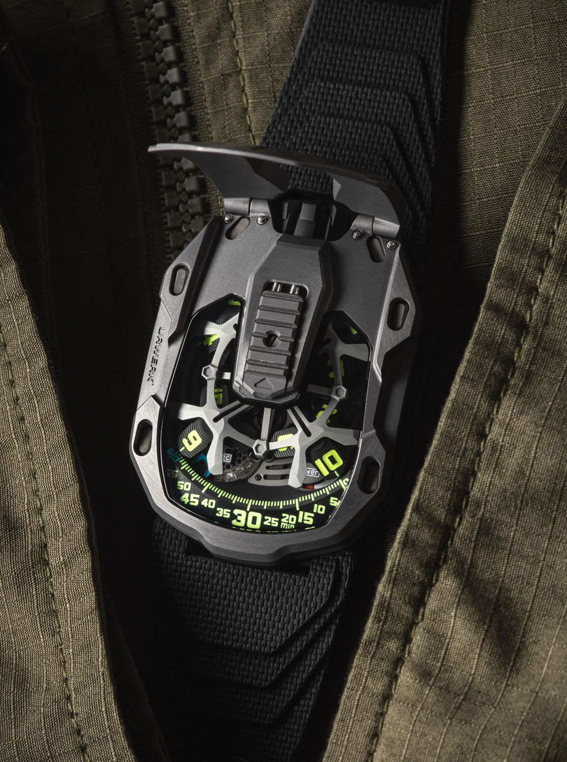 Đồng hồ URWERK UR-105 TTH "Tantali Hull" 12 chiếc trên toàn thế giới
