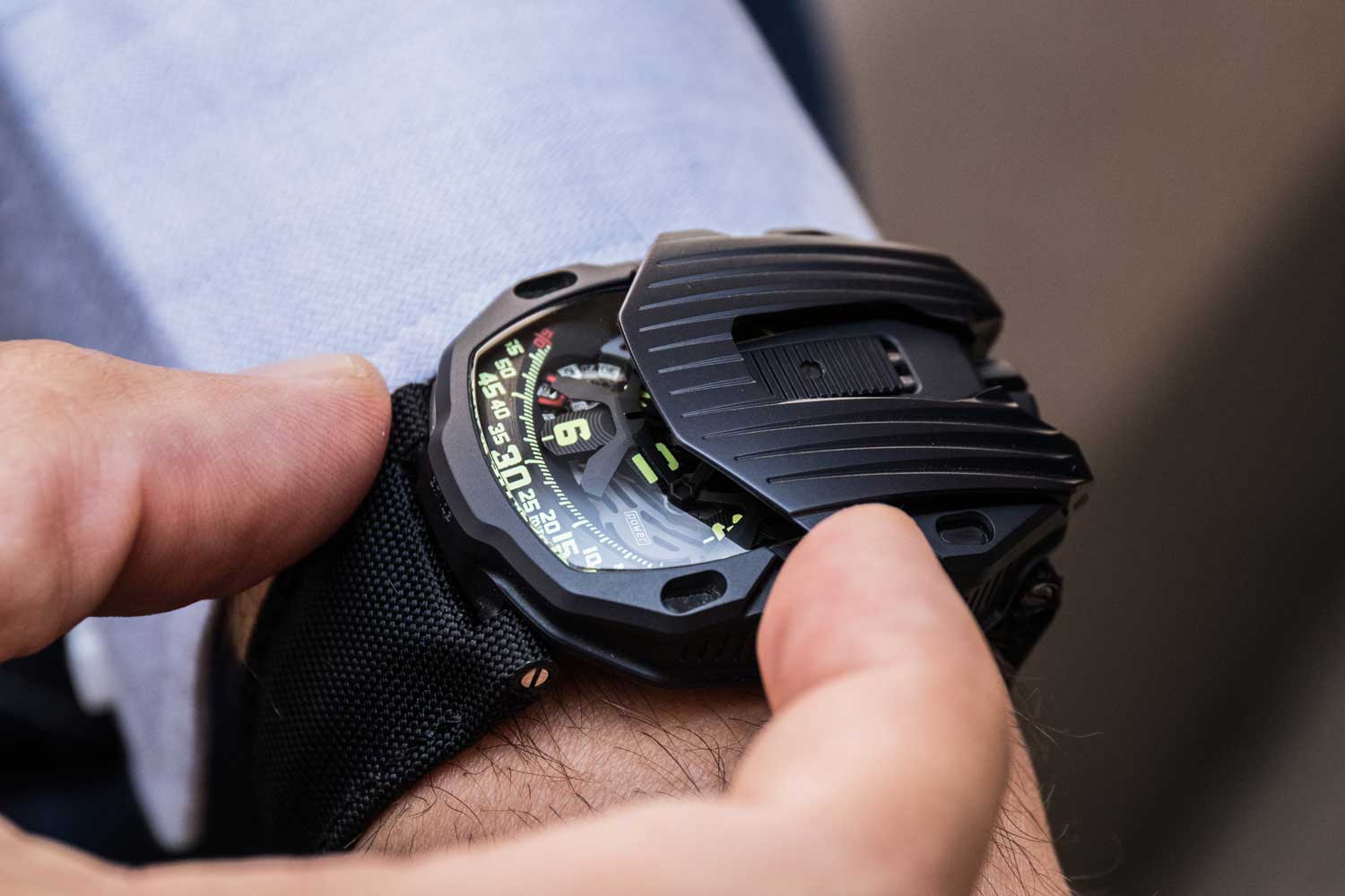 Đồng hồ URWERK UR-105 TTH "Tantali Hull" 12 chiếc trên toàn thế giới
