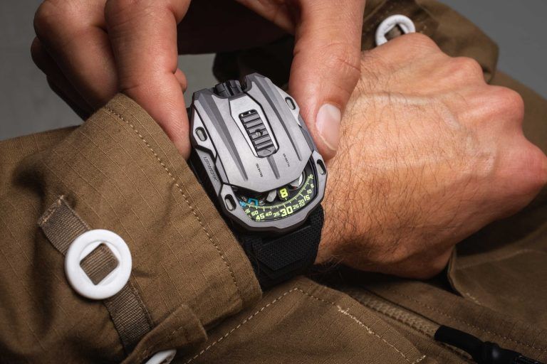 Kỳ Lân Luxury dong ho urwerk ur 105 tth tantali hull 12 chiec tren toan the gioi 4 Đồng hồ URWERK UR-105 TTH "Tantali Hull" 12 chiếc trên toàn thế giới