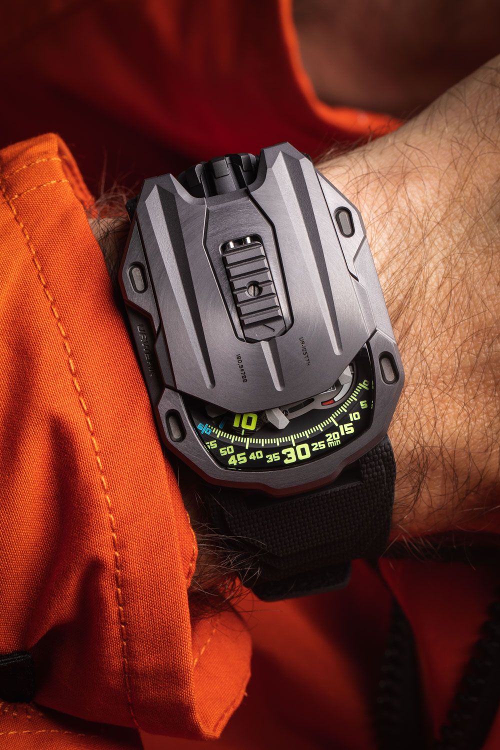 Đồng hồ URWERK UR-105 TTH "Tantali Hull" 12 chiếc trên toàn thế giới