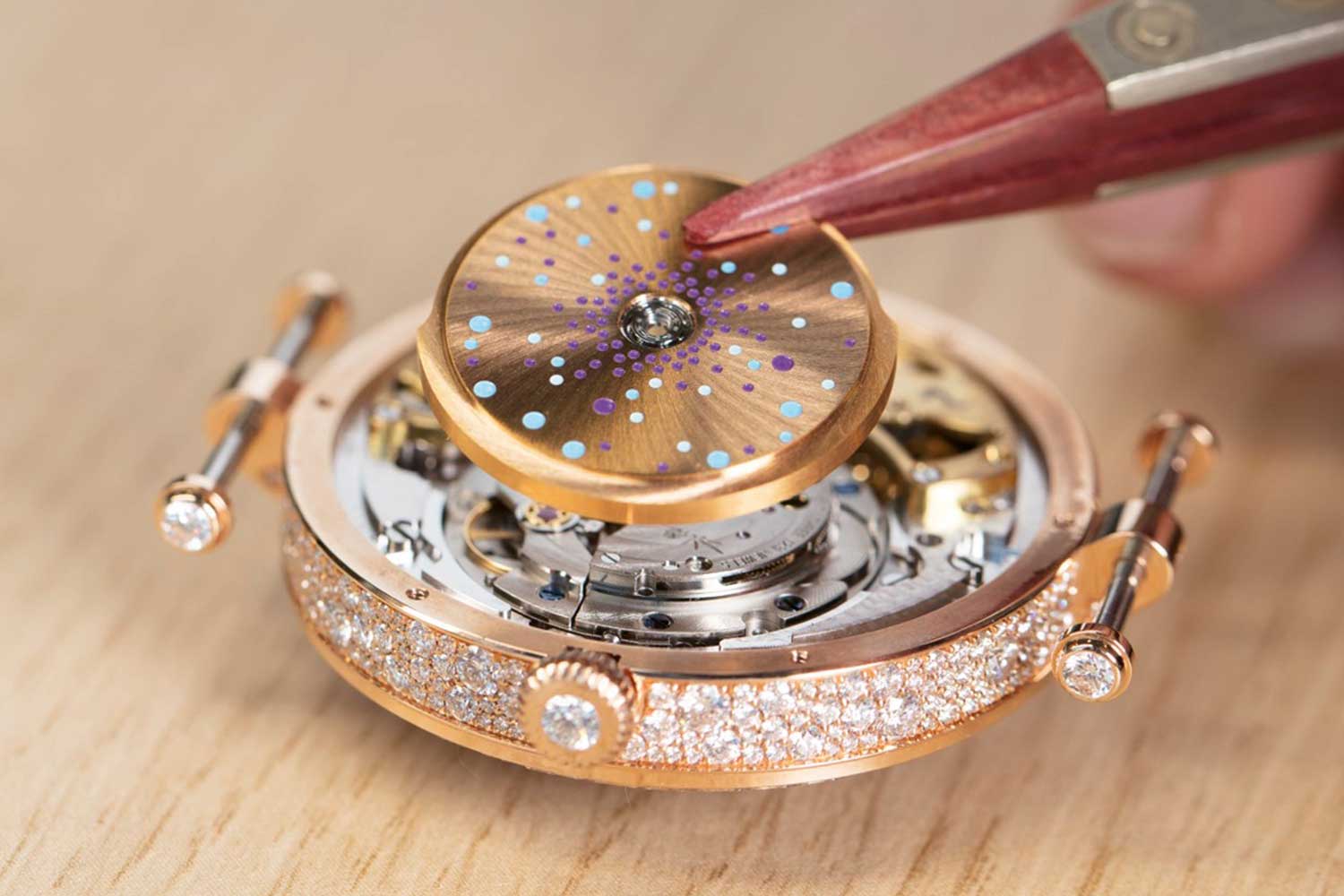 Kỳ Lân Luxury dong ho van cleef arpels extraordinary dials Đồng hồ Van Cleef & Arpels Extraordinary Dials