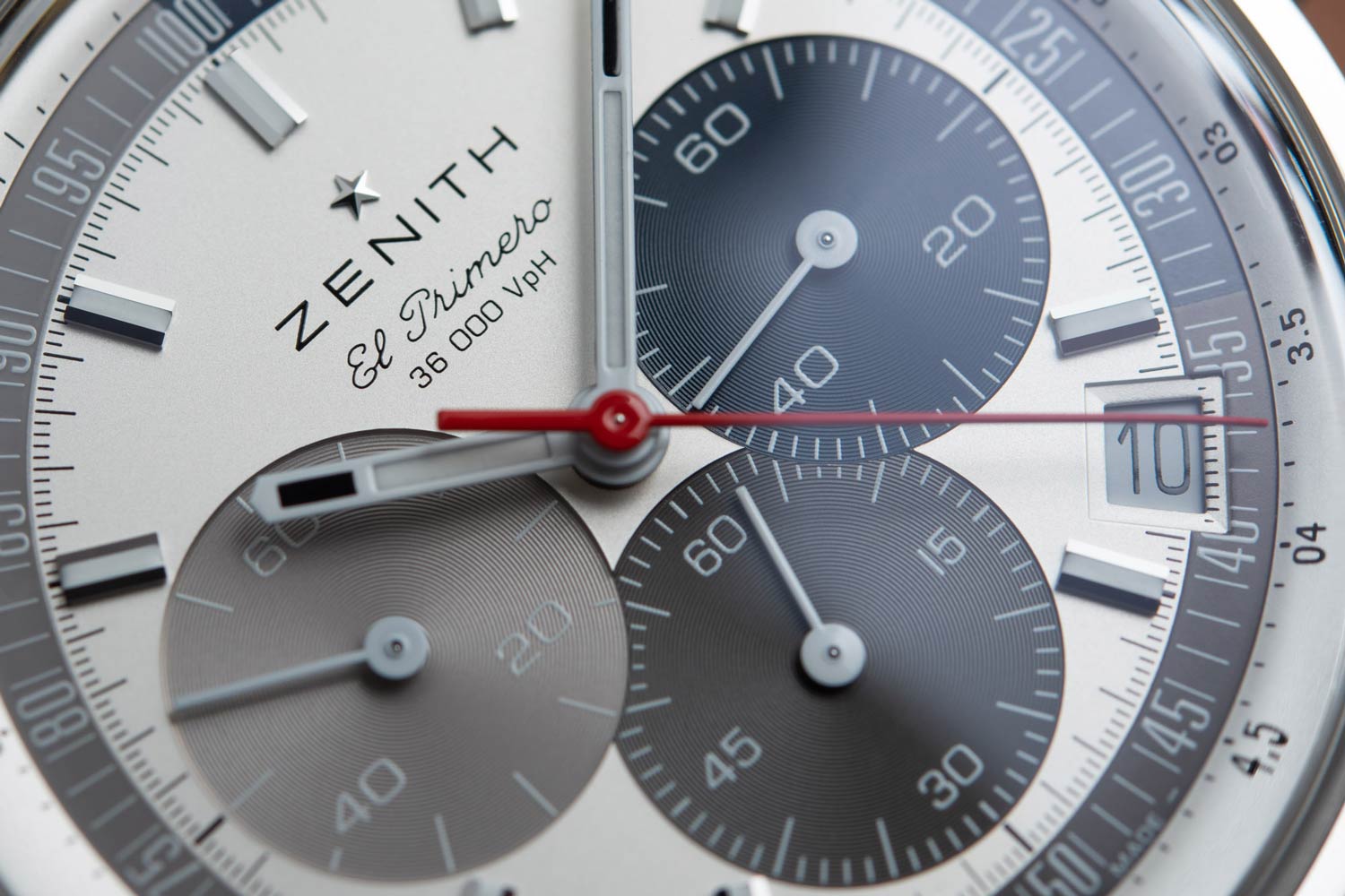 Đồng hồ Zenith Chronomaster Phiên bản thương mại điện tử