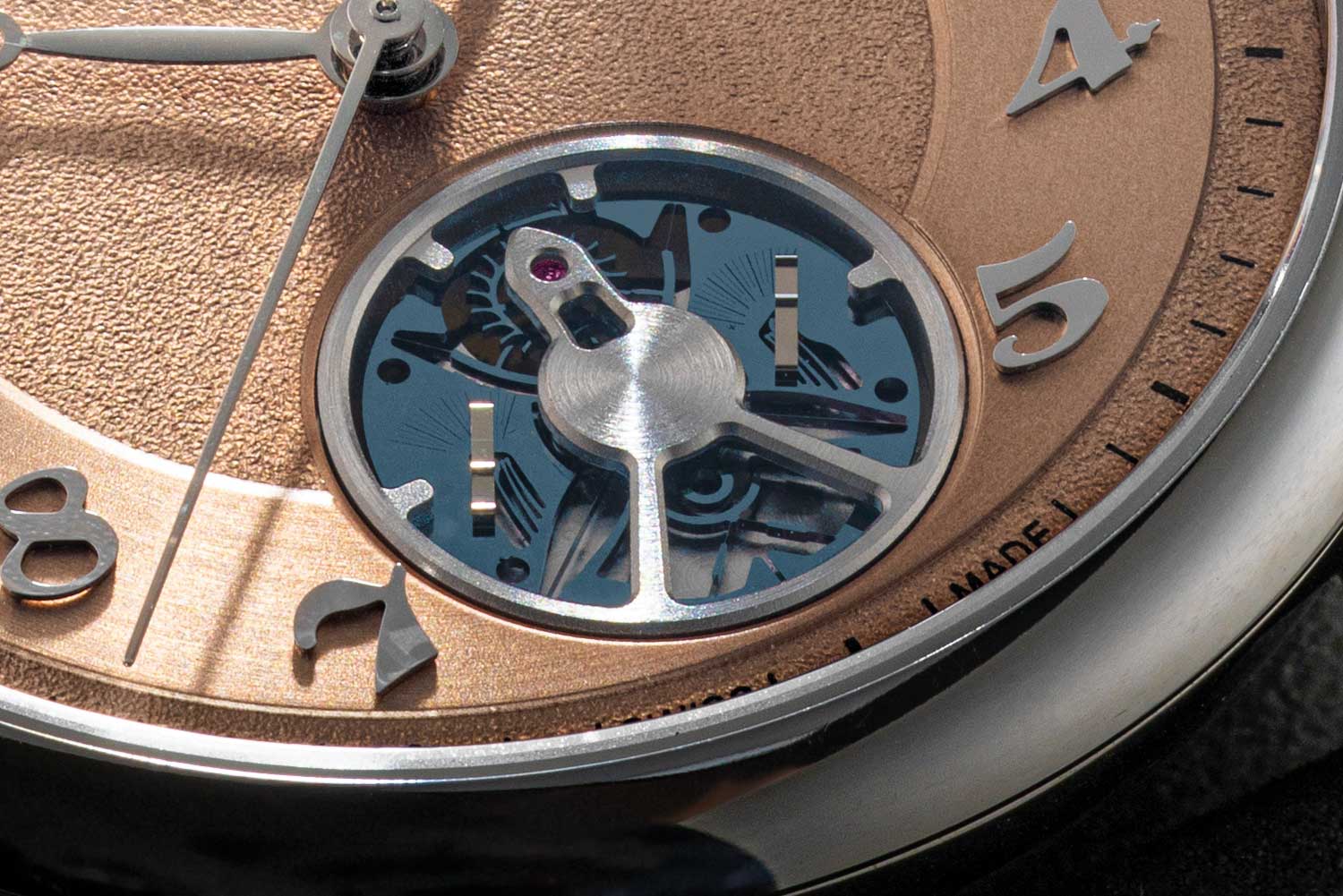Đồng hồ Frederique Constant được sản xuất chỉ với 100 mẫu
