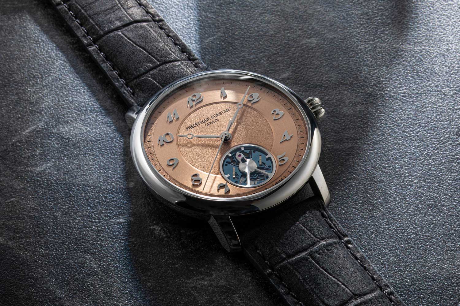 Kỳ Lân Luxury frederique constant revolution slimline monolithic fp s 5 Đồng hồ Frederique Constant được sản xuất chỉ với 100 mẫu