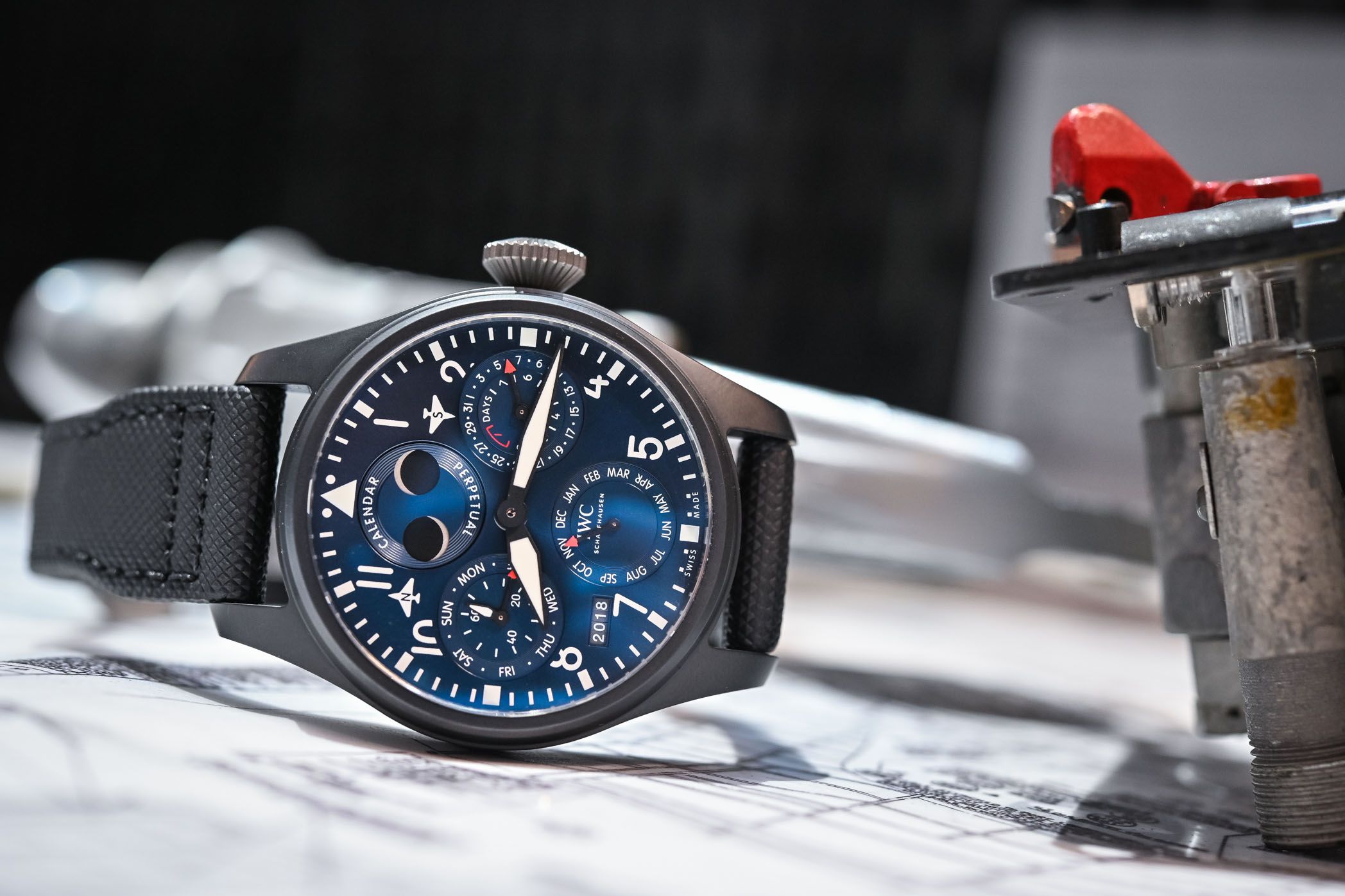 Kỳ Lân Luxury iwc big pilots watch perpetual calendar edition rodeo drive iw503001 8 Top 5 đồng hồ lịch vạn niên đầy ấn tượng nhất được giới thiệu trong năm 2021 (2)