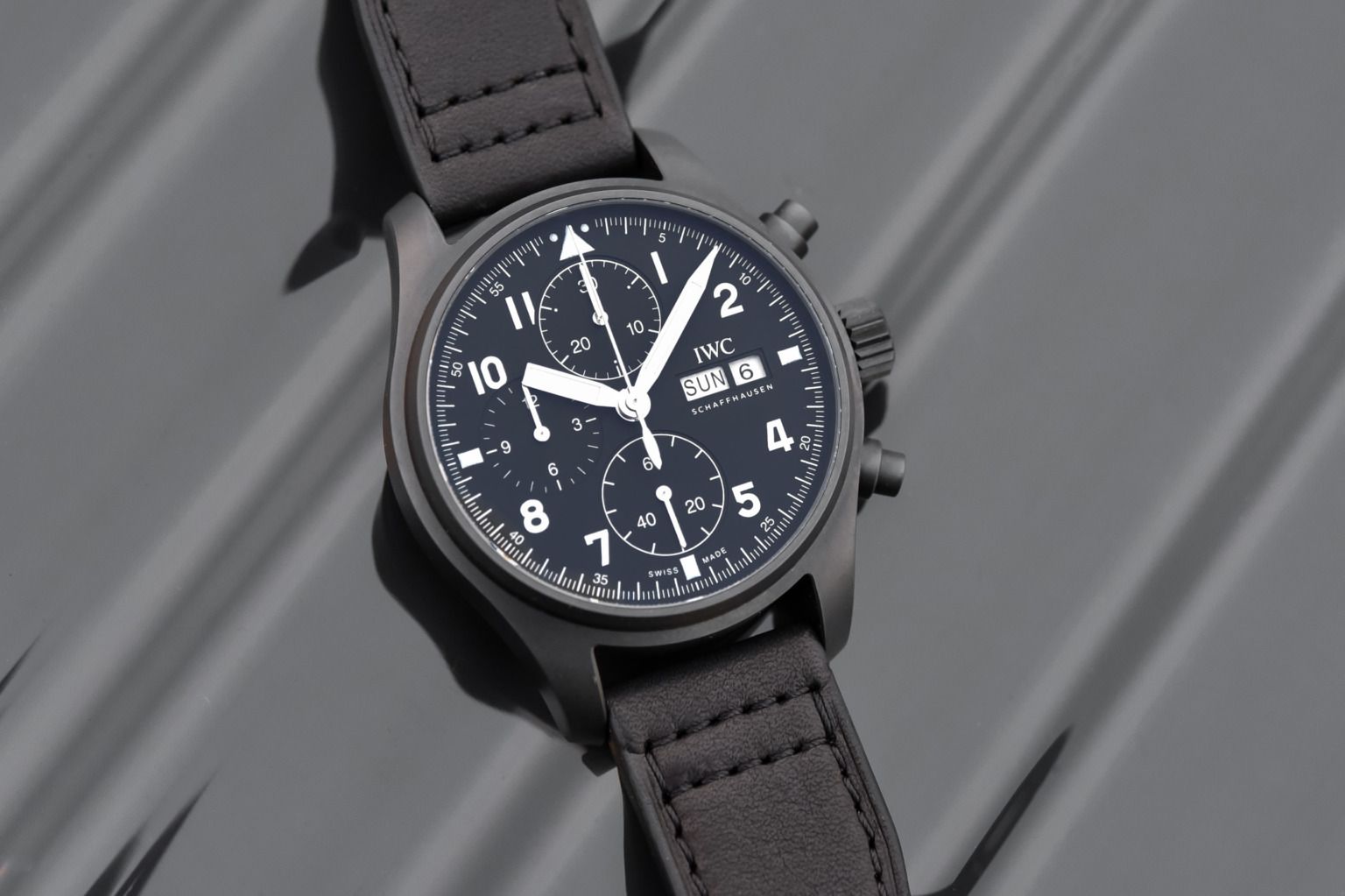 Kỳ Lân Luxury iwc pilots watch chronograph edition tribute to 3705 ceratanium iw387905 review 9 1536x1023 1 TOP 5 dòng đồng hồ Crhonograph đầy thú vị khi được ra mắt gần đây