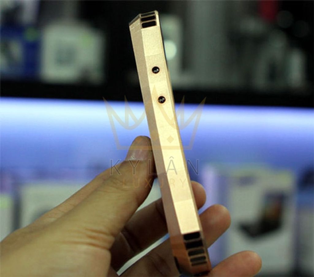 Mobiado cảm ứng dát vàng đầu tiên của hãng