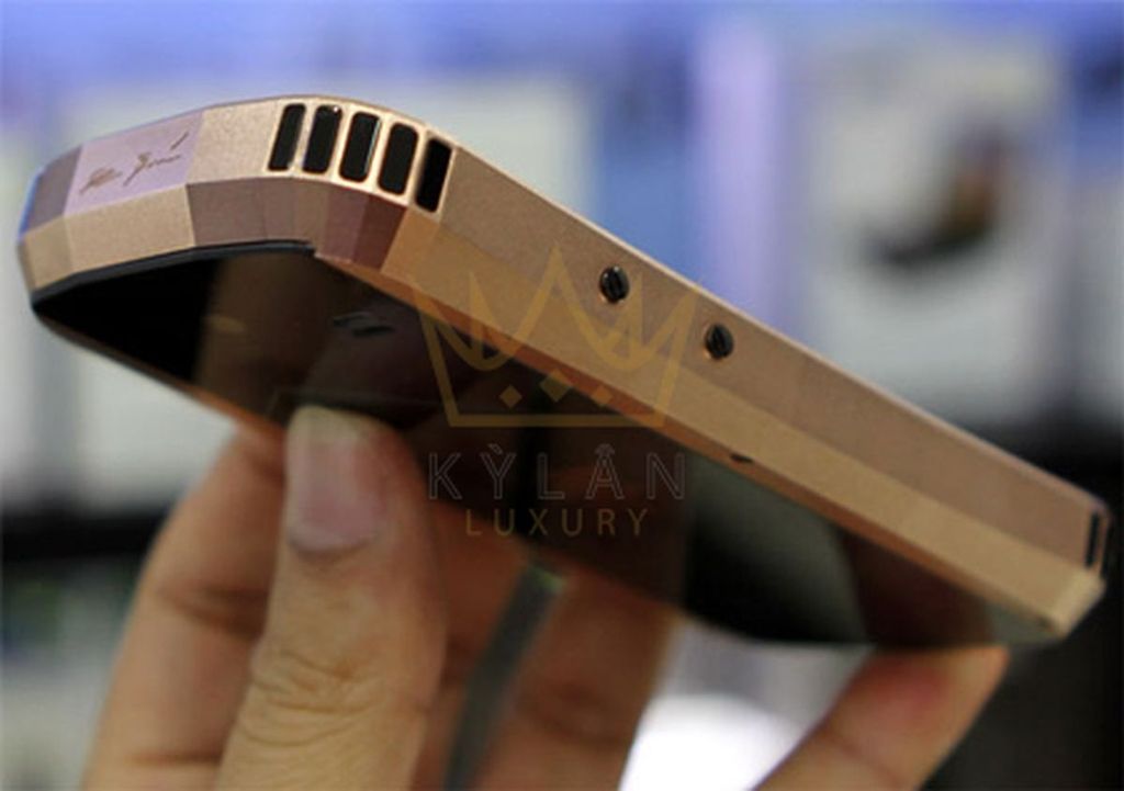 Mobiado cảm ứng dát vàng đầu tiên của hãng