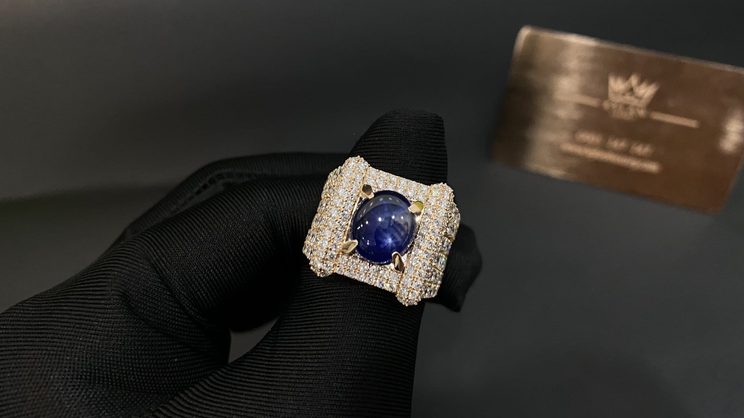 Kỳ Lân Luxury nha n nam va ng ho ng 18k sapphire diamond 13 a793ad61 b039 41d4 84f6 2adce33c27c3 scaled Nhẫn Nam Vàng Hồng 18K Sapphire & Diamond