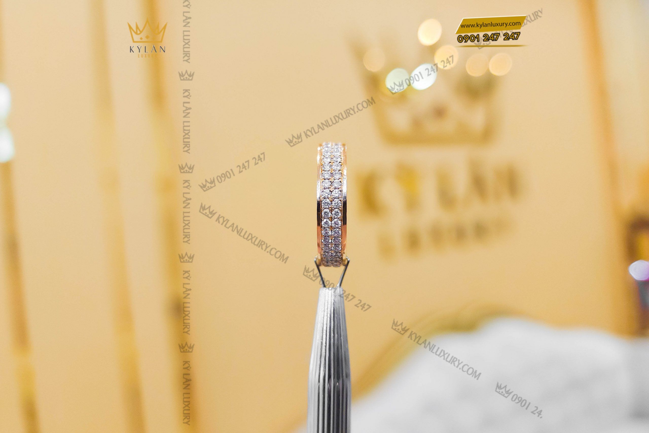 Kỳ Lân Luxury nhan nu vang nguyen khoi 18k au750 dinh kim cuong 1 scaled Nhẫn nữ vàng nguyên khối 18k Au750 đính 2 hàng kim cương