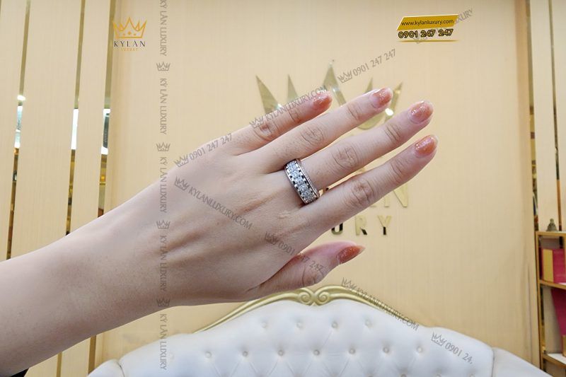 Kỳ Lân Luxury nhan nu xoay rolex vang trang 18k au750 dinh kim cuong 12 1 Nhẫn nữ Rolex xoay vàng trắng nguyên khối Au750 đính 3 hàng kim cương