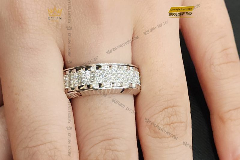 Kỳ Lân Luxury nhan nu xoay rolex vang trang 18k au750 dinh kim cuong 8 1 Nhẫn nữ Rolex xoay vàng trắng nguyên khối Au750 đính 3 hàng kim cương