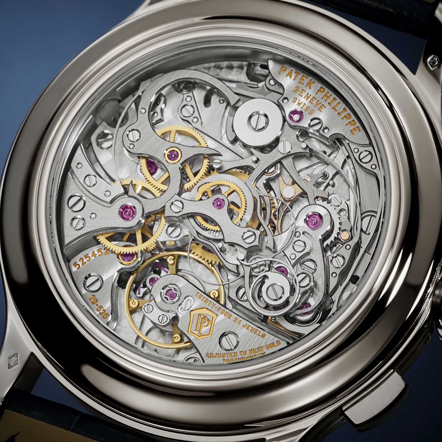 Patek Philippe 5370 bằng bạch kim với mặt số tráng men màu xanh Grande Feu