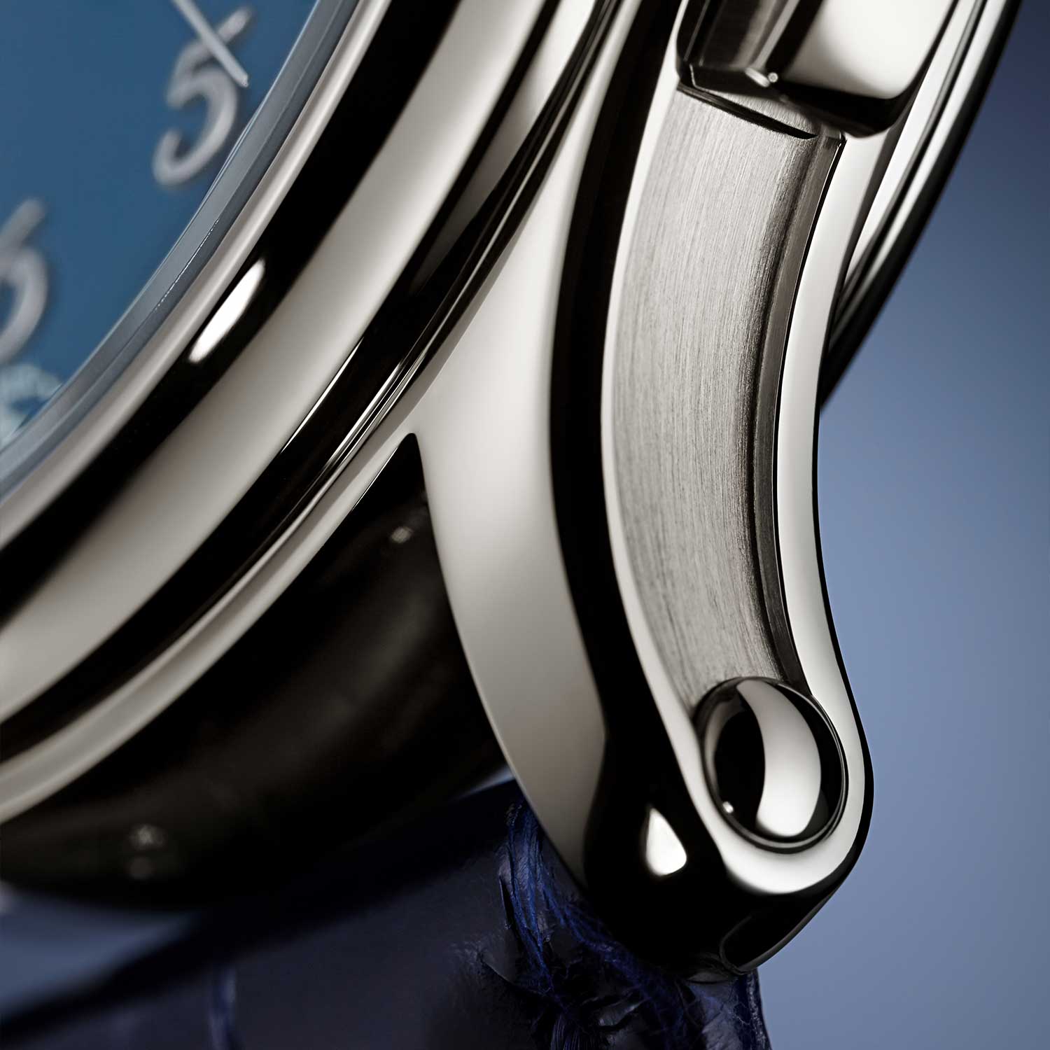 Patek Philippe 5370 bằng bạch kim với mặt số tráng men màu xanh Grande Feu