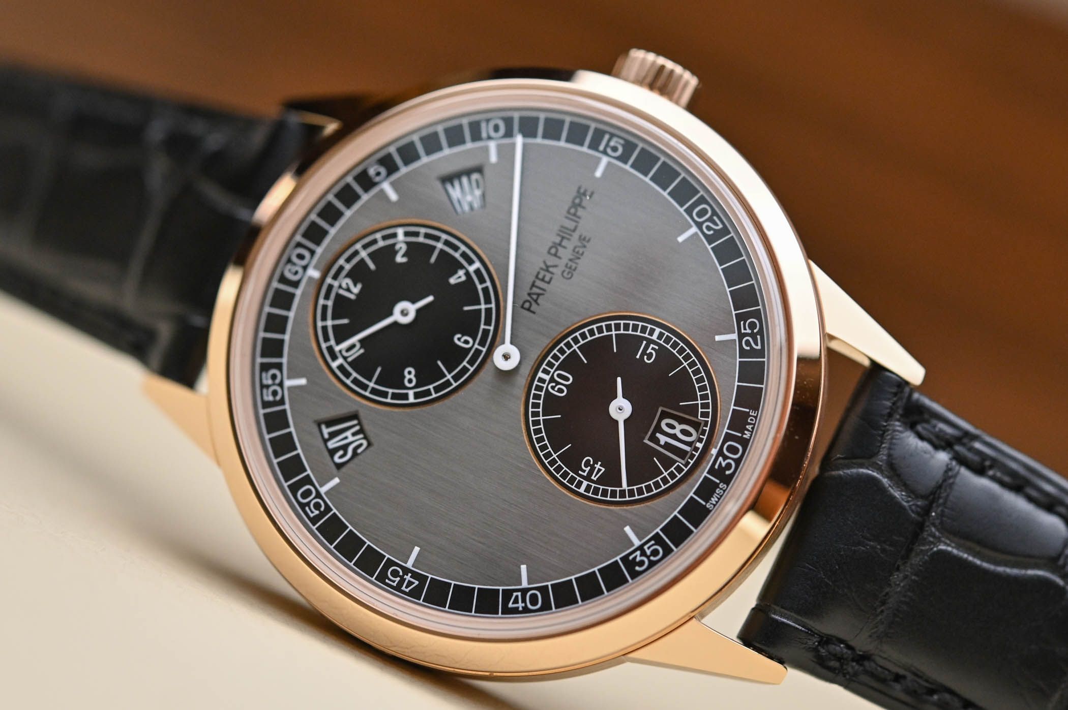 Kỳ Lân Luxury patek philippe annual calendar regulator 5235r rose gold review 11 TOP 5 dòng đồng hồ Patek Philippe vàng khuấy động thị trường đồng hồ 2021