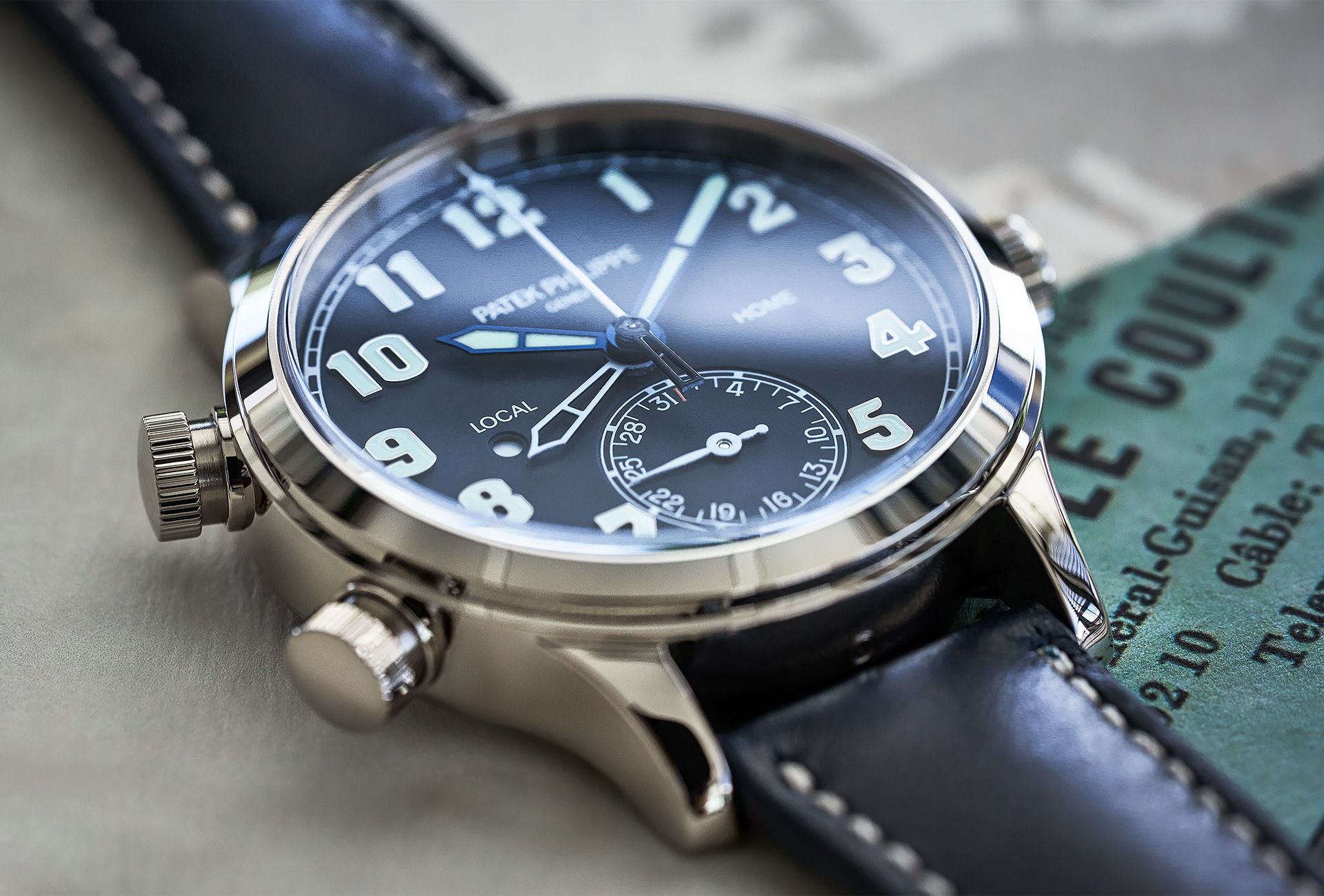 Kỳ Lân Luxury patek philippe calatrava pilot travel time ref 7234g c Chất liệu nào tạo nên giá trị của đồng hồ?