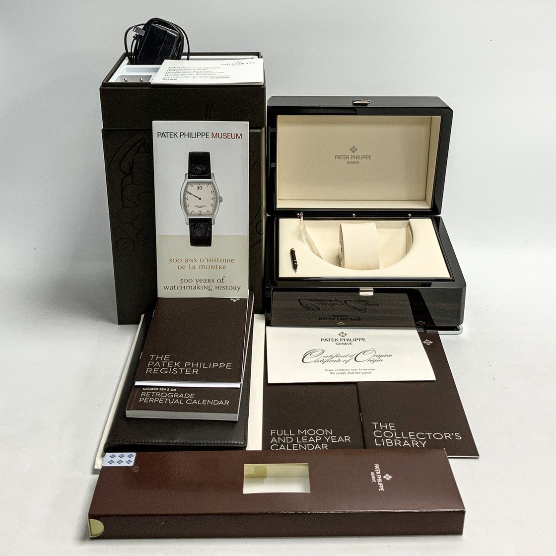 Kỳ Lân Luxury patek philippe grand complications li ch va n nie n 5160r 001 1 jpeg 2 Tìm hiểu 3 lý do vì sao bạn nên dành một khoản đầu tư vào dòng đồng hồ cao cấp