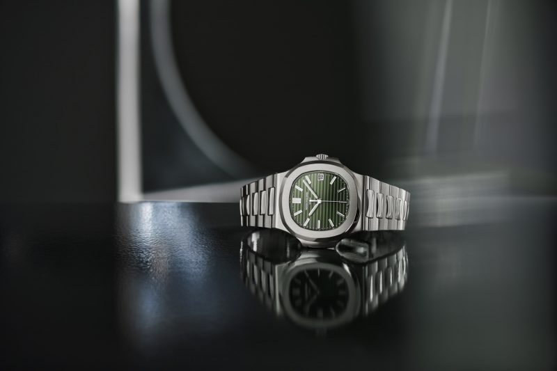 Kỳ Lân Luxury patek philippe nautilus 57111a 014 1 800x533 1 Top các dòng đồng hồ nam thanh lịch nhất trong năm 2021