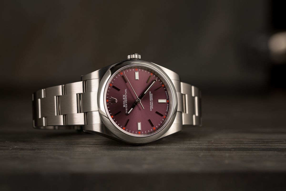 Kỳ Lân Luxury rolex oysterperpetual 114300 5d3 9626 3 1 1 Giới thiệu dòng đồng hồ Rolex Unisex – đam mê bất tận dành cho nam và nữ giới (PHẦN 1)