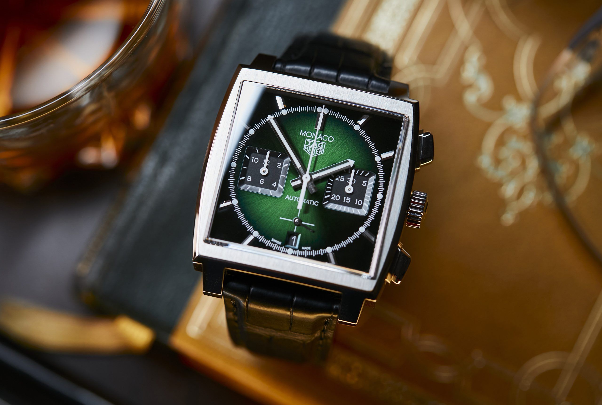 Kỳ Lân Luxury tag heuer monaco green face 22april2021 2 scaled Top 9 dòng đồng hồ xanh lá cây xuất sắc nhất hiện nay bạn nên biết (PHẦN 2)