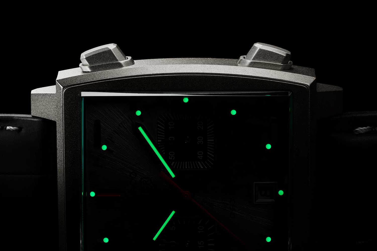  TAG Heuer Monaco Titan Special Edition chiếc đồng hồ cổ điển thế kỷ 21