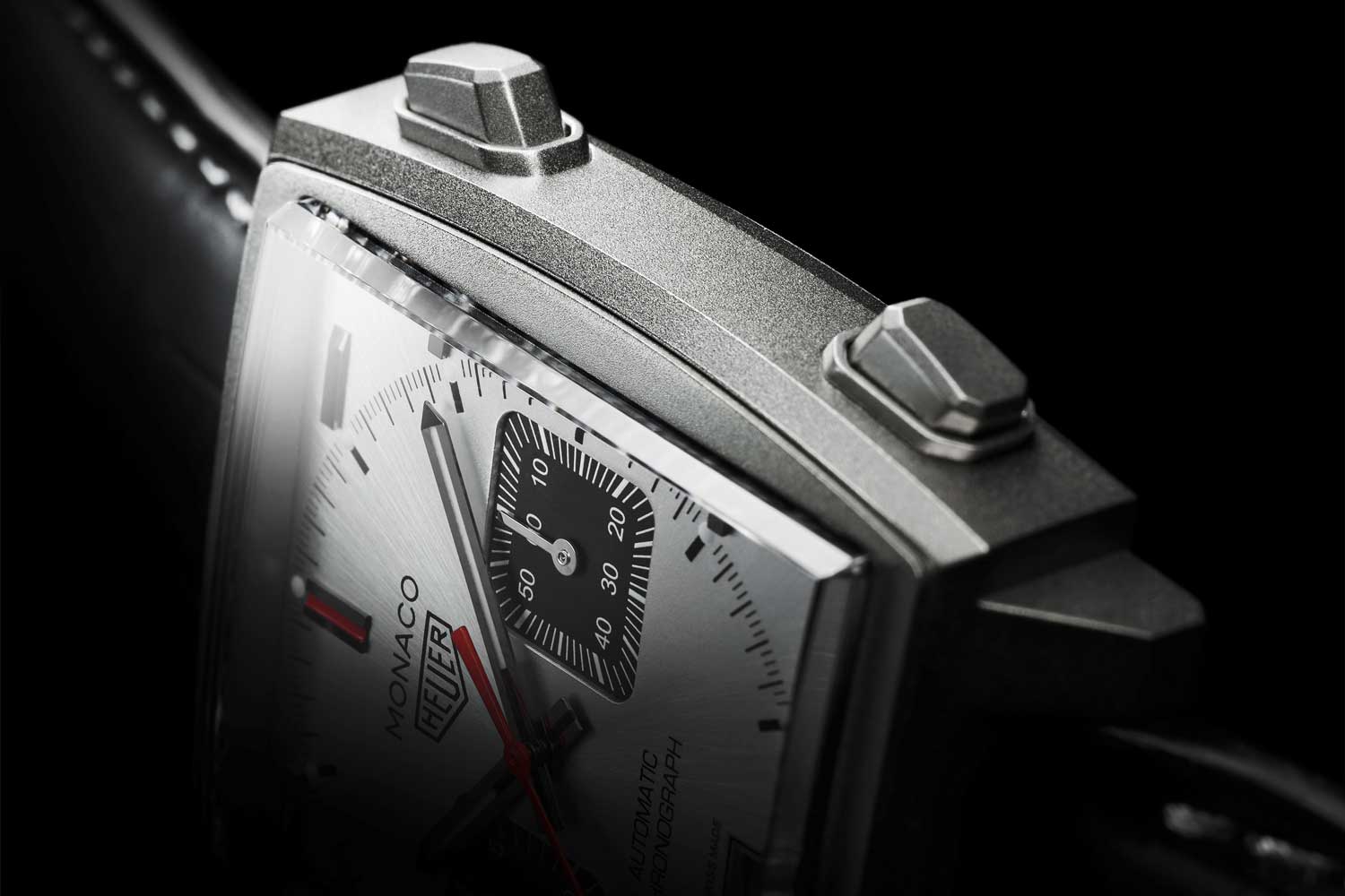  TAG Heuer Monaco Titan Special Edition chiếc đồng hồ cổ điển thế kỷ 21