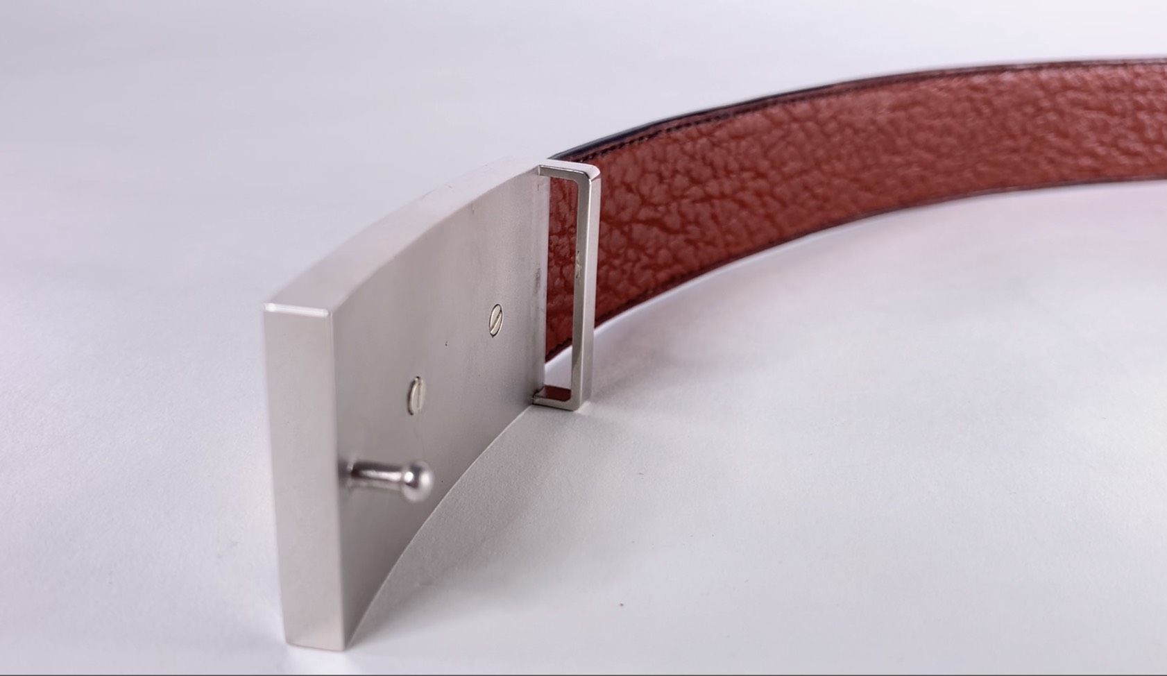 Kỳ Lân Luxury that lung da ca alligator va mat vang khoi dinh kim 5 Thắt lưng da cá alligator và mặt vàng khối đính kim