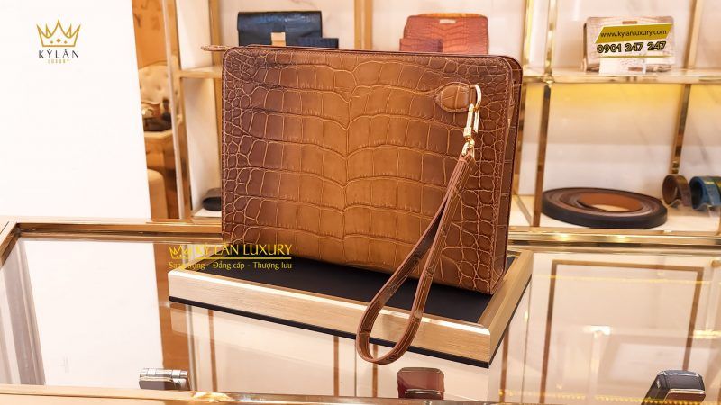 Kỳ Lân Luxury tu i cluch da ca alligator 10 1 scaled 1 Túi clutch da cá alligator brown