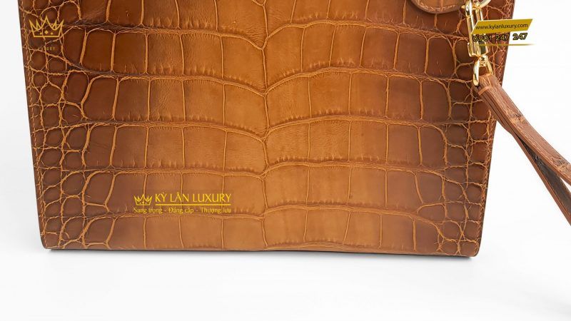 Kỳ Lân Luxury tu i cluch da ca alligator 16 1 scaled 1 Túi clutch da cá alligator brown