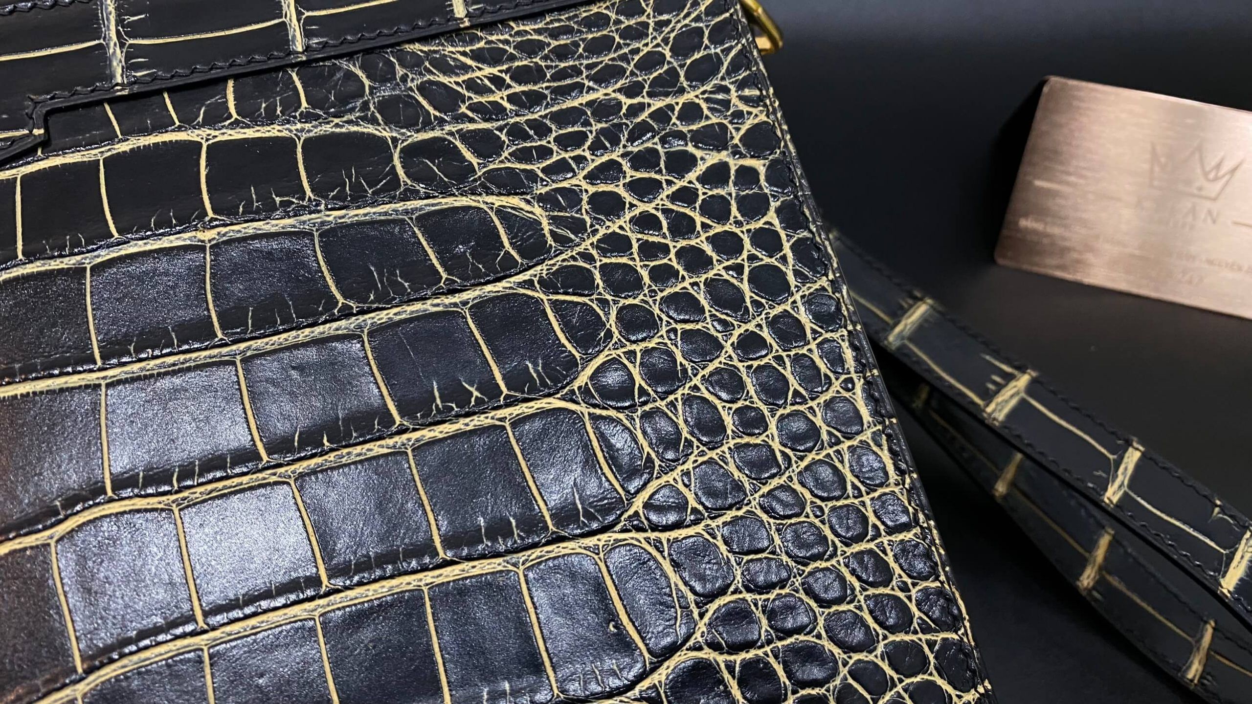 Kỳ Lân Luxury tui clutch alligator dark green 36 scaled Túi Clutch Alligator Dark Green