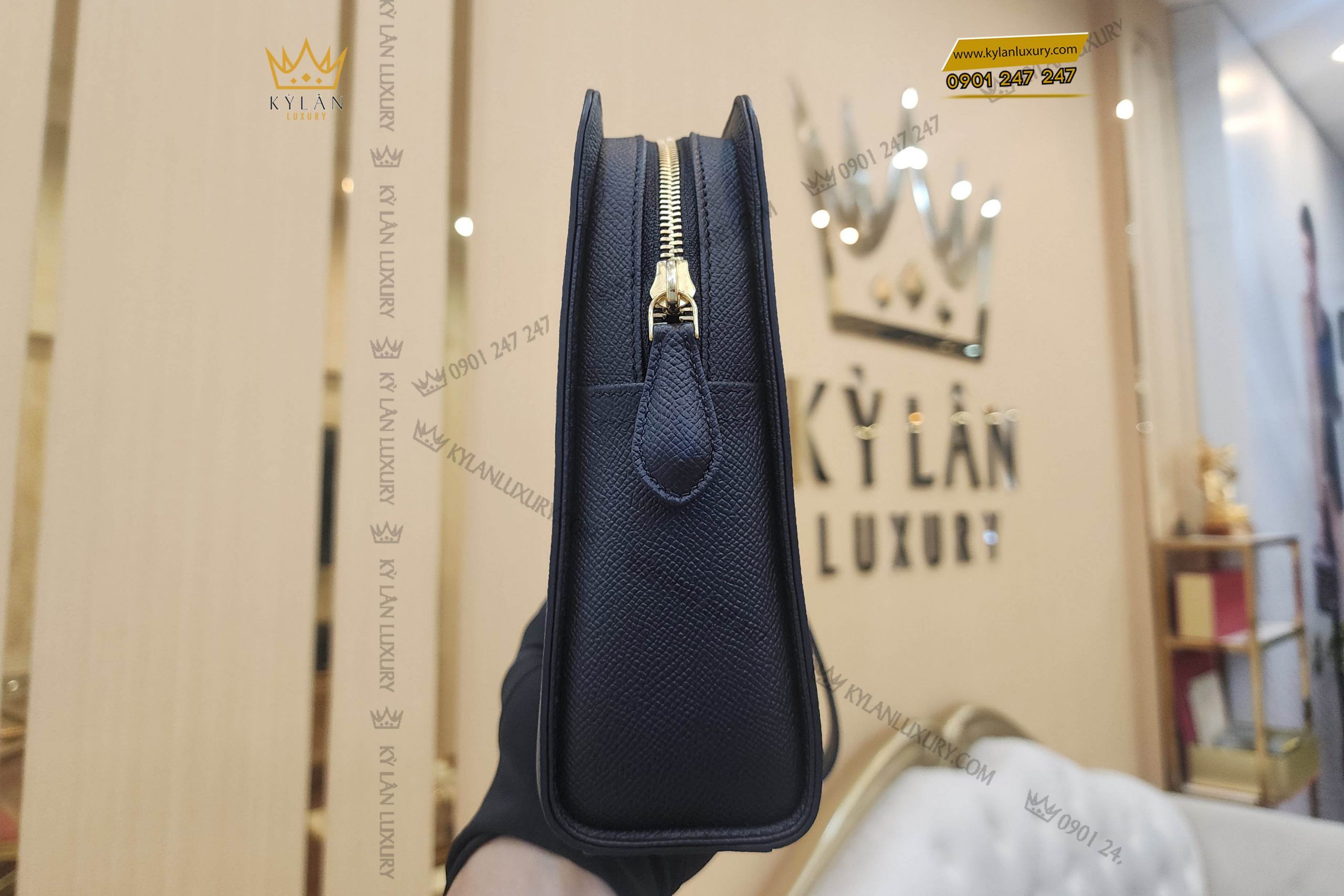 Kỳ Lân Luxury tui clutch cam tay chu k da epsom black 18 scaled Túi Clutch cầm tay chữ K da Epsom black