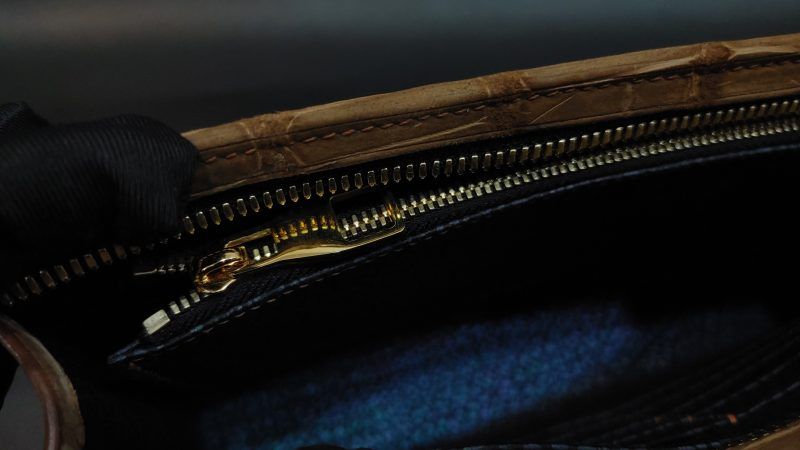 Kỳ Lân Luxury tui clutch da ca alligator mau nau 3 1 Túi clutch da cá alligator màu nâu