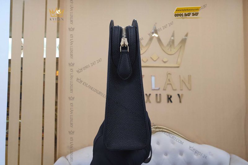 Túi Clutch da epsom logo LV