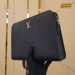 Túi Clutch da epsom logo LV