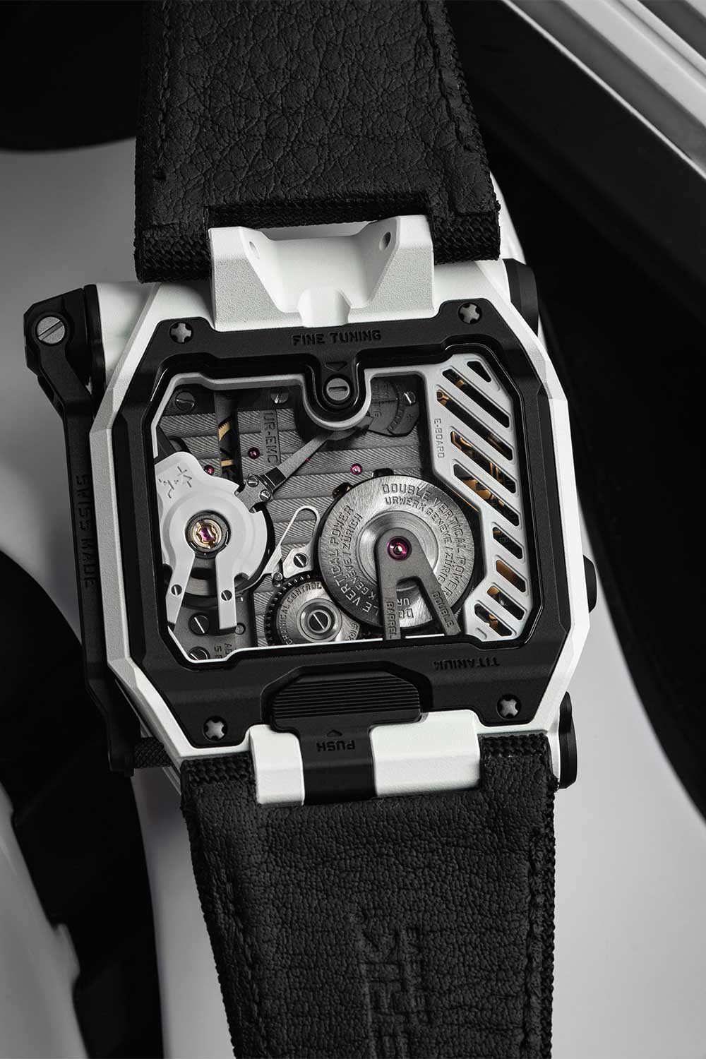 URWERK EMC TimeHunter “StormTrooper” đồng hồ bằng gốm trắng