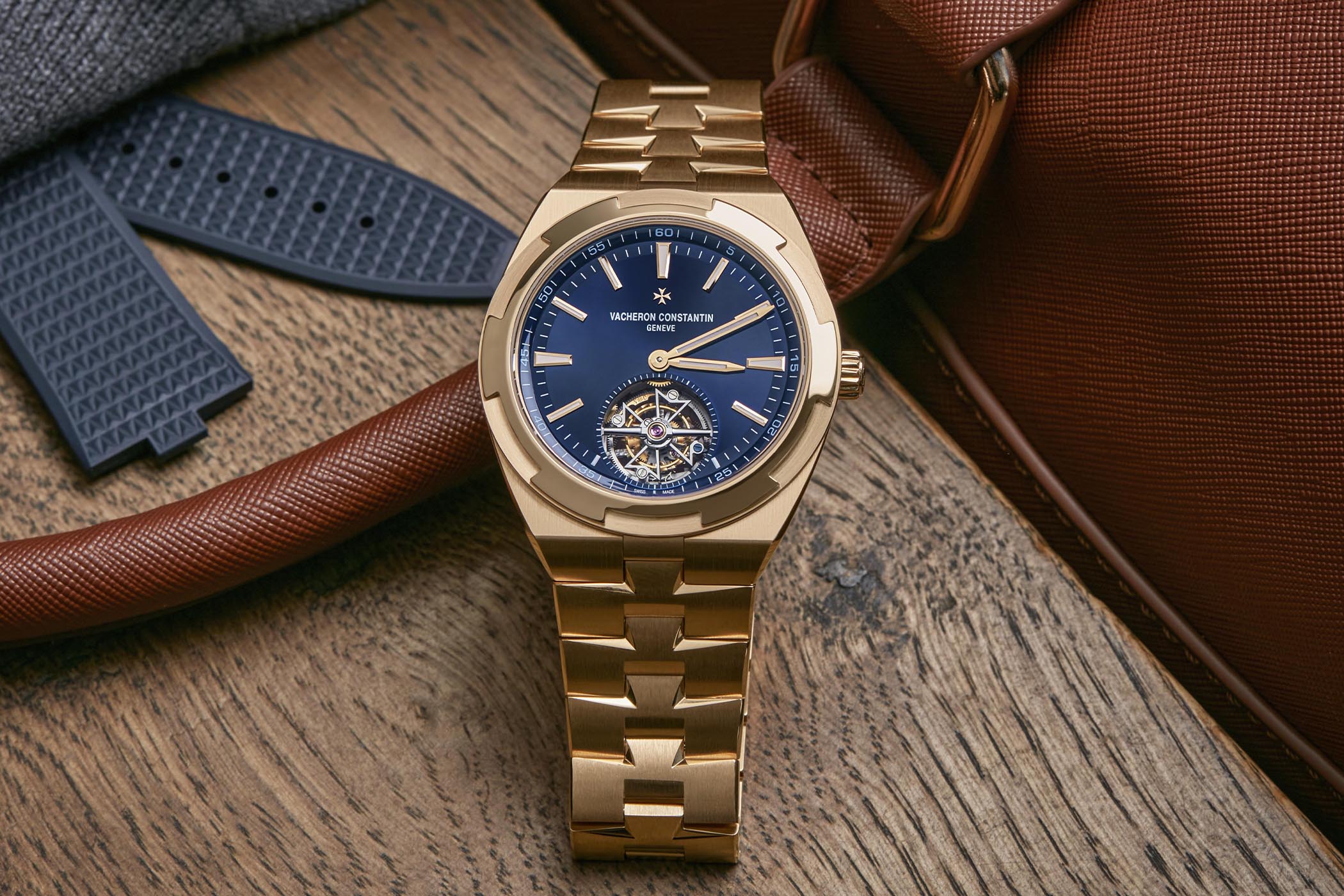 Kỳ Lân Luxury vacheron constantin overseas tourbillon pink gold blue dial 6000v 110r b733 4 TOP 5 mẫu đồng hồ Tourbillon tỏa sáng ở sự kiện Watches & Wonders 2021