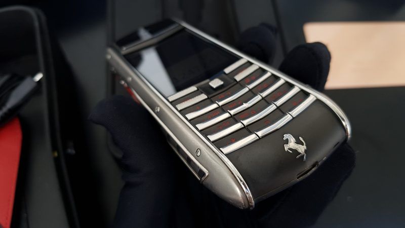 Kỳ Lân Luxury vertu ascent ti ferrari limited red 1 1 Vertu Ascent Ti Ferrari Limited Red